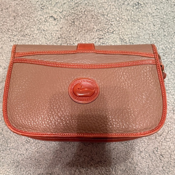 Dooney & Burke Elegant Brown and Grey Tan Leather Cross Body Bag - Picture 6 of 8